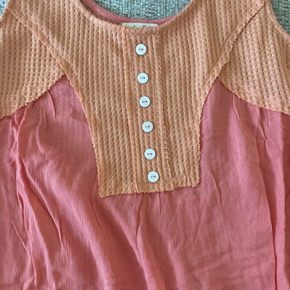 Hailey & Co coral and pink tank top with button detail. - Picture 2 of 6